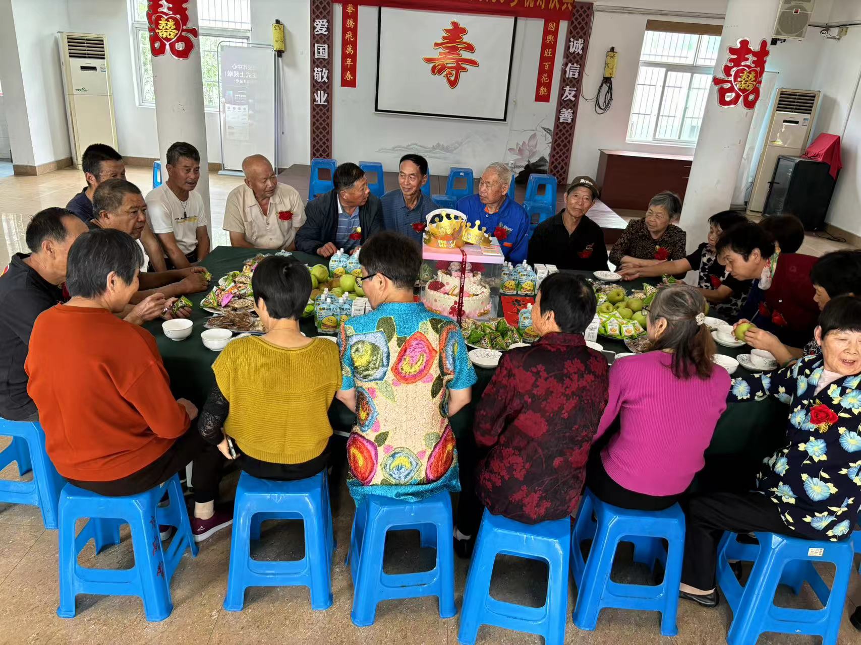 小浃江社区党群服务中心：方前老年协会开展老年人祝寿庆典.jpg